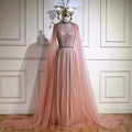 Luxuriöses, elegantes, pinkfarbenes Abendkleid mit Perlenbesatz und Cape LA73033 