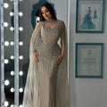 Luxuriöses, karamellfarbenes, perlenbesetztes Abendkleid mit Cape aus Dubai LA72811C
