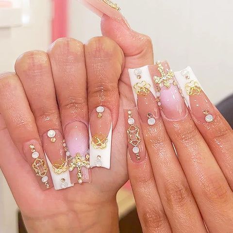 24 uñas postizas negras brillantes para chicas con estilo picante, con brillantes diamantes de imitación, estilo francés, uñas cruzadas a presión, uñas de ataúd de longitud media. 