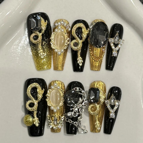 10 uñas postizas hechas a mano estilo punk Y2k con cadena de metal plateada y negra, uñas postizas de prensa, uñas de ataúd medianas, manicura desmontable. 