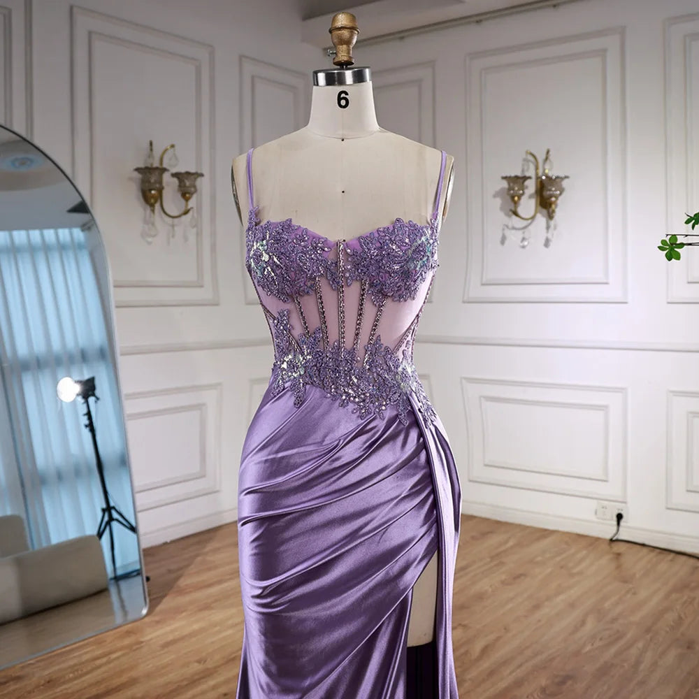 Luxuriöses mintgrünes Satin-Abendkleid mit Perlenbesatz und Schlitz LA72995
