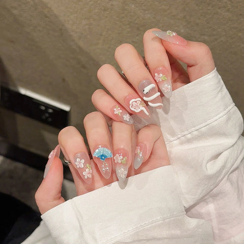 10 Stück Blush Pink Falsche Nagelflicken Handgemachte Mandelpresse auf Nägeln mit 3D Schlangenpfirsichblumendekor Koreanischer Stil Gefälschte Nagelkunst 