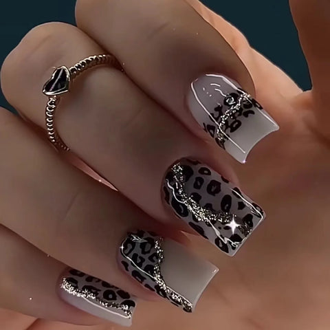 24 uñas postizas cortas de ballet con estampado de leopardo Y2K, estilo francés, borde negro, diseño de gato genial, con diamantes brillantes. 