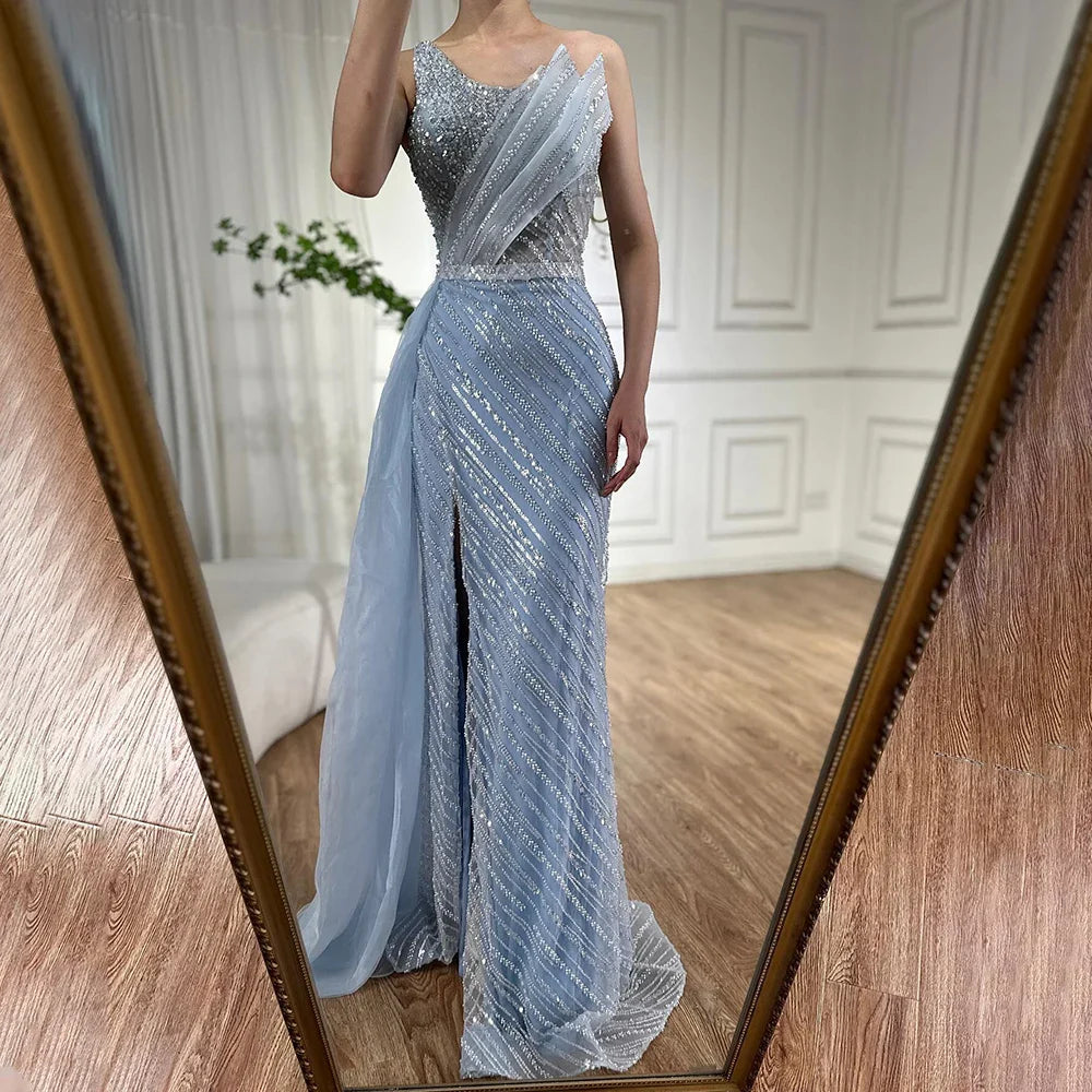 Luxuriöses, blaues Abendkleid im Dubai-Stil mit asymmetrischem Schulterschlitz und perlenbesetztem Überrock für formelle Anlässe (LA72732) 