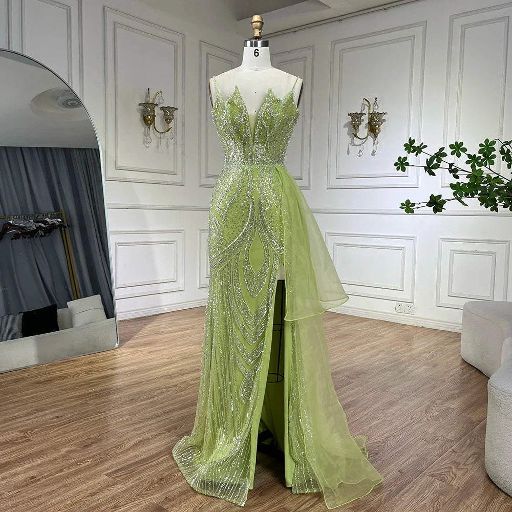 Vestido de noche de sirena con tirantes finos en rosa claro y sobrefalda de cuentas LA72378A