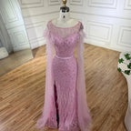 Serene Hill Abendkleid im Meerjungfrauenstil mit rosa Cape-Ärmeln, Seitenrock, Federn und Perlenbesatz für Damenpartys LA72701 