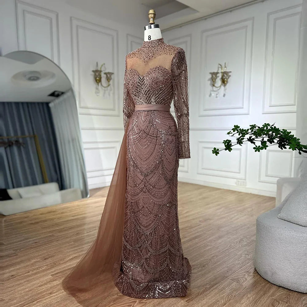 Luxuriöses braunes Meerjungfrauen-Abendkleid mit Perlenbesatz und seitlichem Überrock LA71913A
