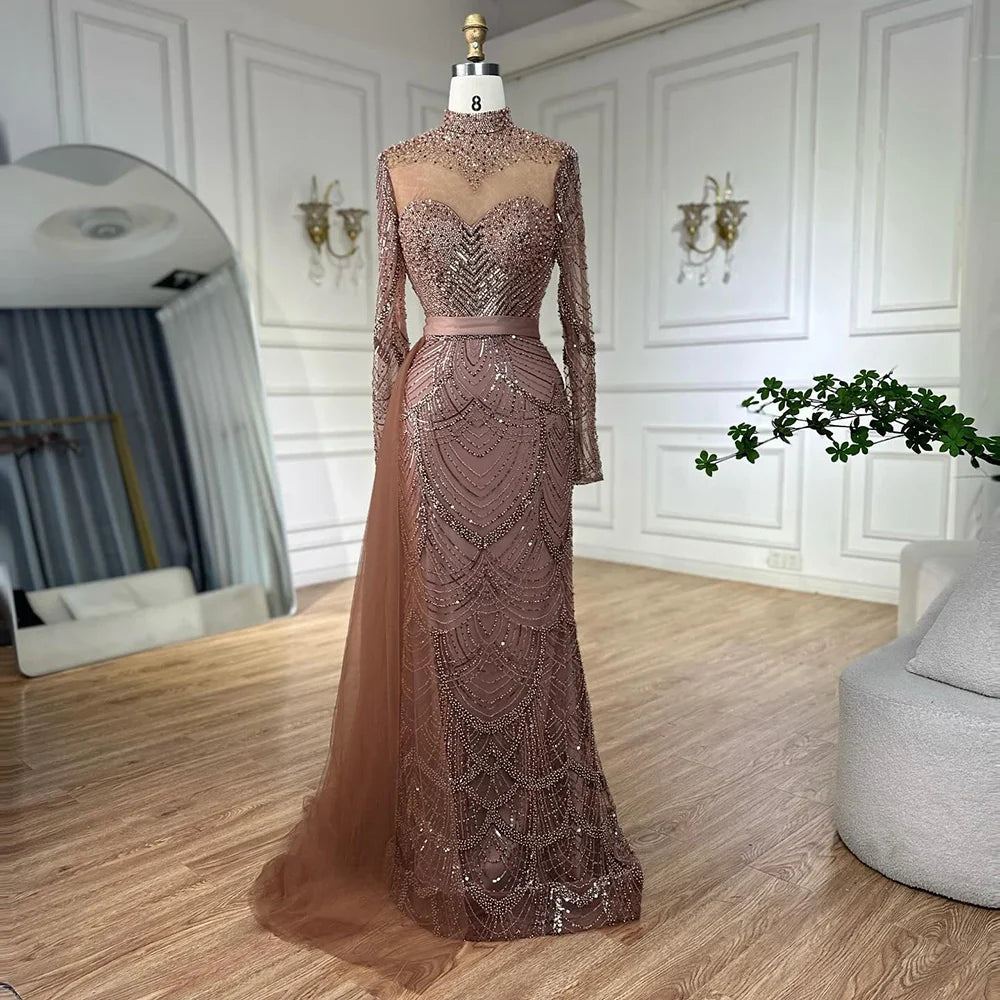 Luxuriöses braunes Meerjungfrauen-Abendkleid mit Perlenbesatz und seitlichem Überrock LA71913A