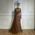 Luxuriöses braunes Meerjungfrauen-Abendkleid mit Perlenbesatz und seitlichem Überrock LA71913A