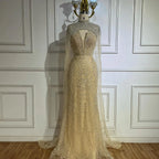 Luxuriöses Abendkleid in Nude, Perlenbesatz, mit Tüllschleppe, LA72189A