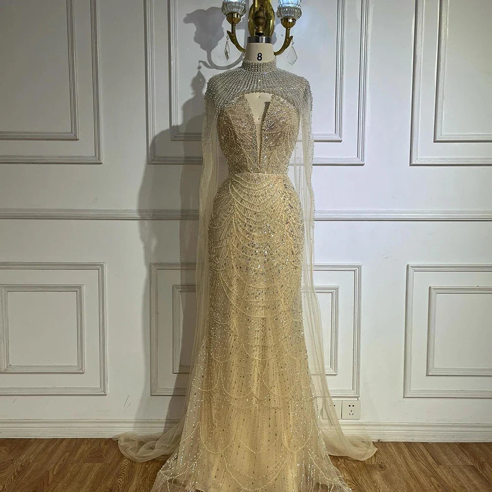 Luxuriöses Abendkleid in Nude, Perlenbesatz, mit Tüllschleppe, LA72189A