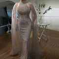 Luxuriöses, karamellfarbenes Meerjungfrauen-Abendkleid mit Perlenbesatz und Cape-Ärmeln aus Dubai, LA72138