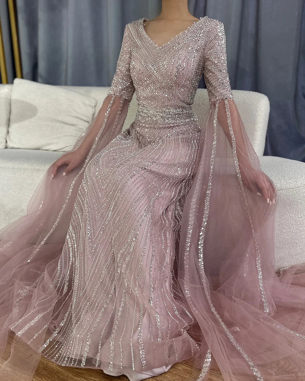Luxuriöses, karamellfarbenes A-Linien-Abendkleid mit Perlenbesatz und Cape-Ärmeln aus Dubai LA72798