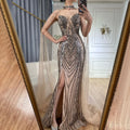 Luxuriöses, schwarzes, nudefarbenes Abendkleid mit Spaghettiträgern und Perlenbesatz sowie langem Cape für formelle Anlässe, Modell LA72795 