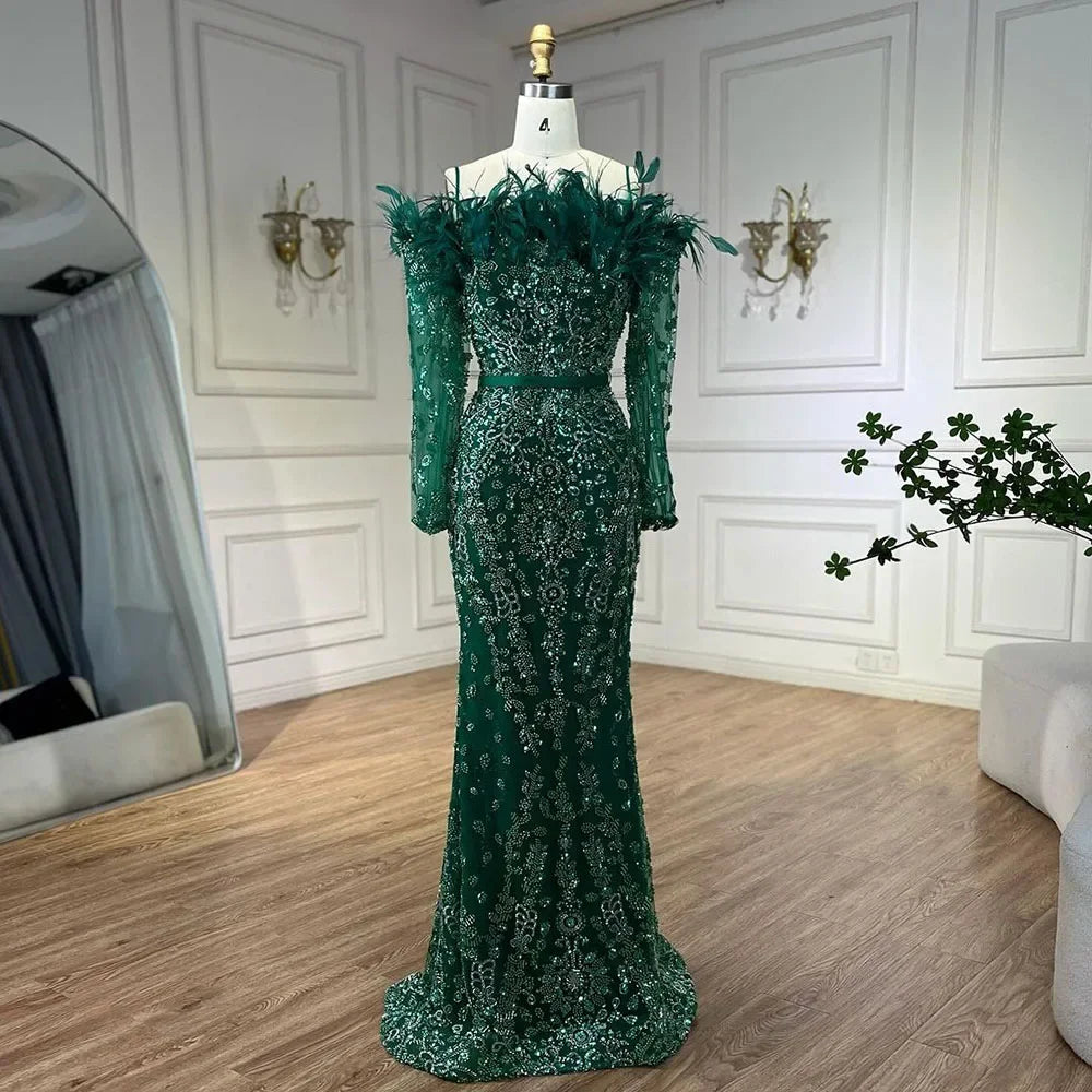 Luxuriöses, grünes Abendkleid mit langen Ärmeln, Federn und Perlenbesatz aus Dubai LA72553