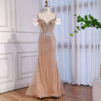 Vestido de noche de lujo color nude con hombros descubiertos y borlas y cuentas LA72854A