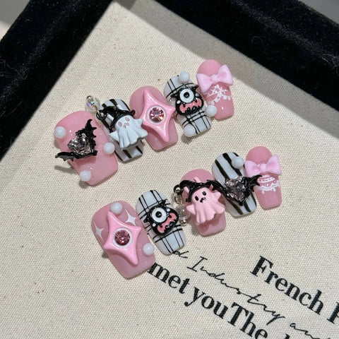 10 Stück Halloween-Thema Falsche Nagelspitzen 3D Teufel Liebe Herz Designs Aufdrücken Nägel Rosa Rosa Kurze Runde Handgemachte Gefälschte Nägel Kunst 