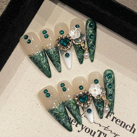 10 uñas postizas largas de almendra y esmeralda, con lazos de metal dorado 3D y cristales de diamante, de lujo, hechas a mano. 