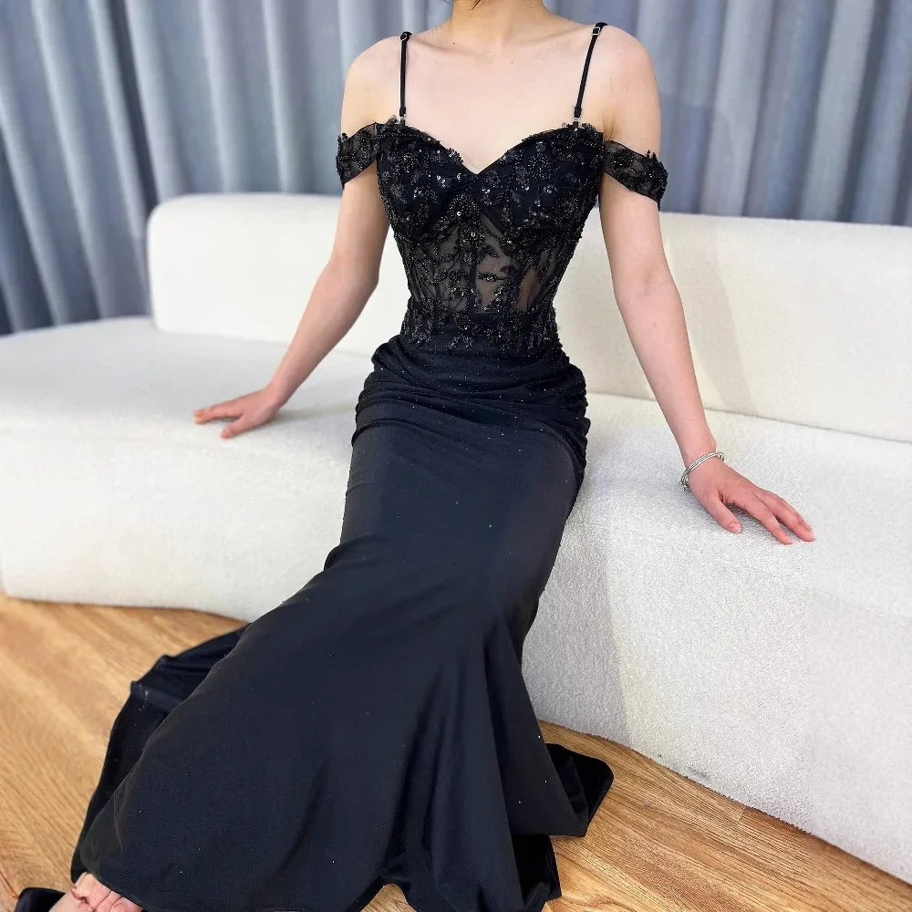 Elegantes schwarzes schulterfreies Spitzen-Abendkleid LA72999