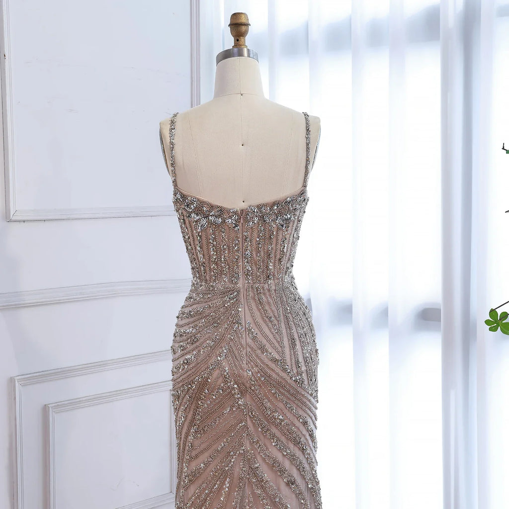Vestido de noche de sirena de lujo con abertura alta y cuentas color nude LA73340