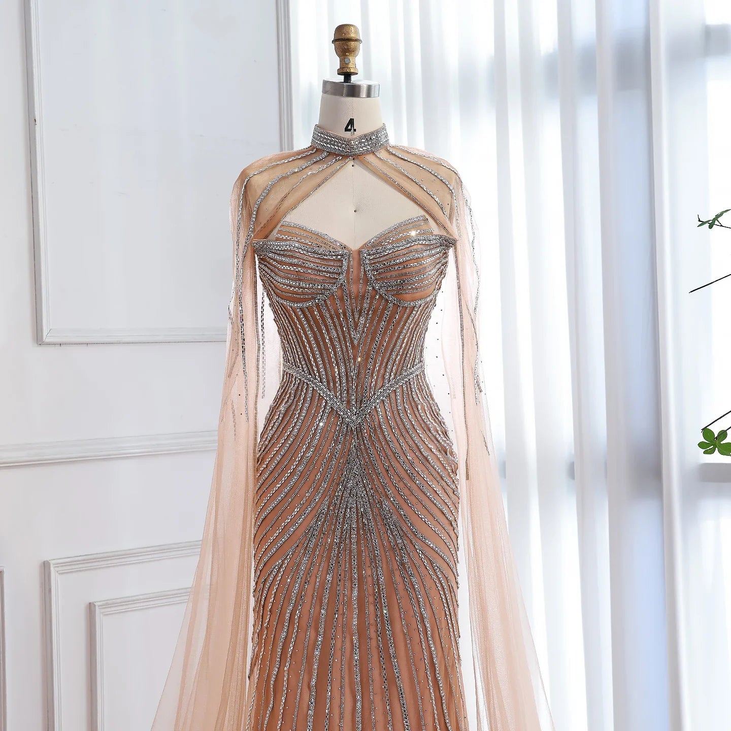 Luxuriöses, nudefarbenes Meerjungfrauen-Abendkleid mit Cape-Ärmeln LA73118