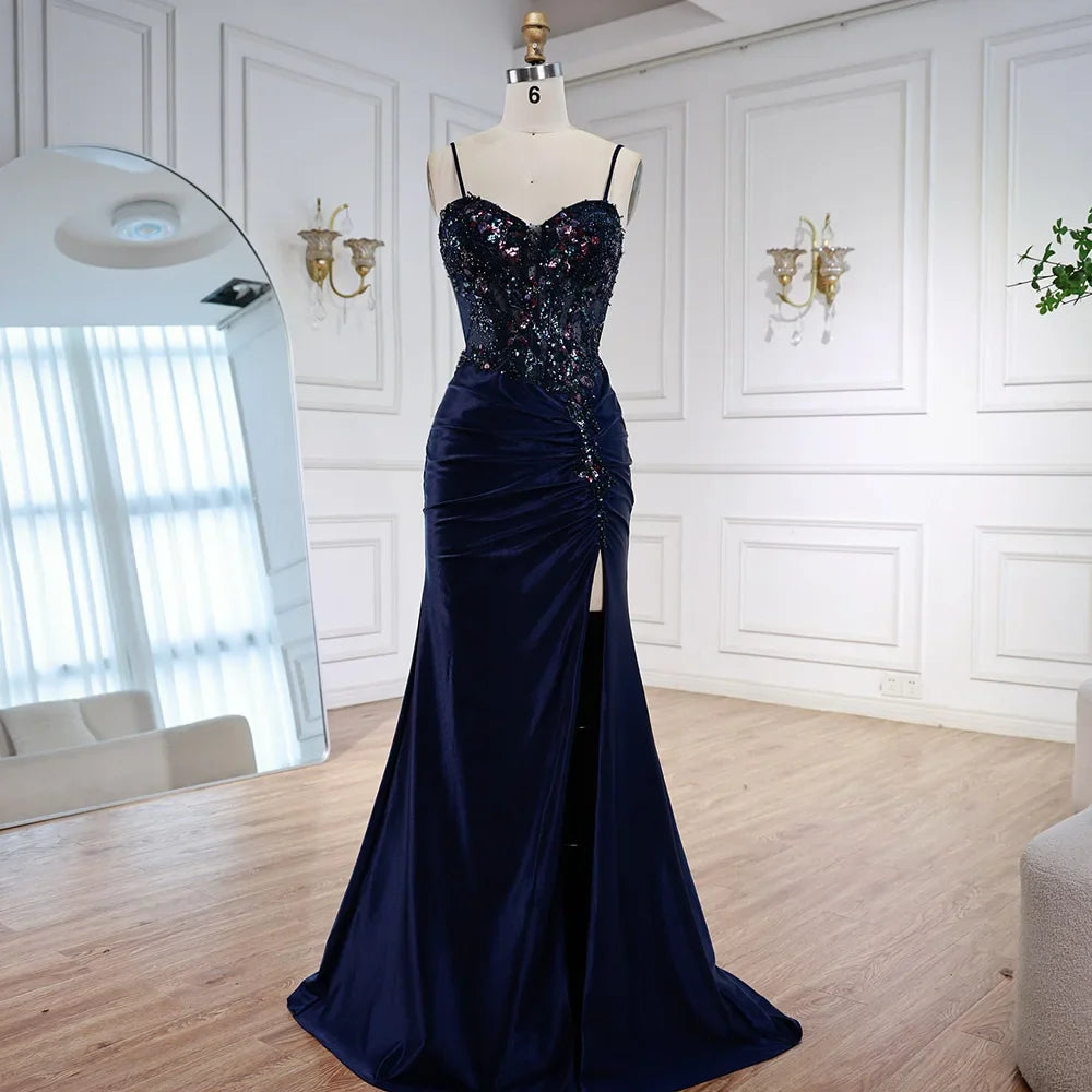 Elegantes marineblaues Satin-Abendkleid mit Spitze, Perlenbesatz und Schlitz LA73003