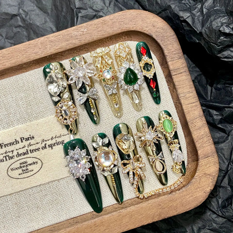 10 uñas postizas largas de almendra y esmeralda, con lazos de metal dorado 3D y cristales de diamante, de lujo, hechas a mano. 