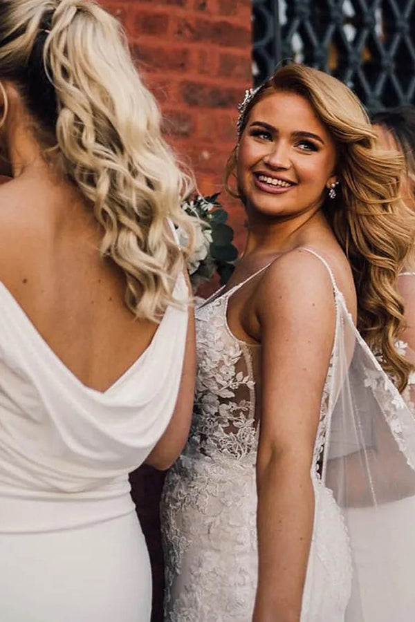 Vestido de dama de honor largo drapeado con tirantes finos