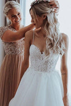 Vestidos de Novia de Tul Corte A con Tirantes Delgados y Aplicaciones de Cuentas