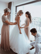 Vestidos de Novia de Tul Corte A con Tirantes Delgados y Aplicaciones de Cuentas