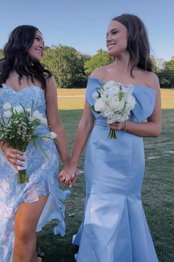 Vestido de dama de honor azul claro con corte sirena, largo hasta la rodilla y lazo sin tirantes