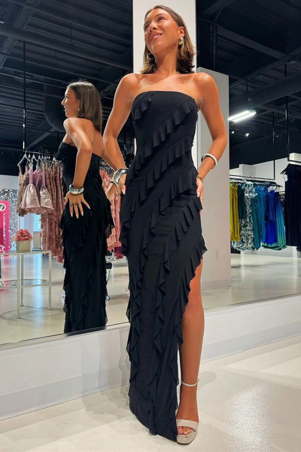 Vestido de dama de honor de gasa rosa con volantes y abertura sin tirantes