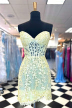 Süßes gelbes Homecoming-Kleid aus Spitze mit Korsett