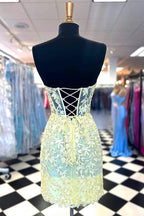 Süßes gelbes Homecoming-Kleid aus Spitze mit Korsett