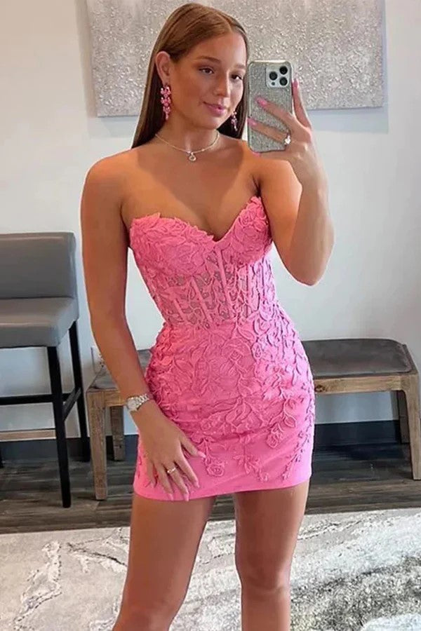 Trägerloses, figurbetontes Homecoming-Kleid mit Applikationen