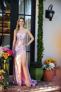 Ballkleider mit Herzausschnitt, Spaghettiträgern, Kristallperlen, Twist-Detail vorne, hohem Schlitz, schimmerndem, pinkfarbenem Metallic-Meerjungfrauen-Schleppe und Kapellenschleppe