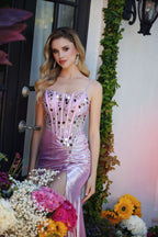 Ballkleider mit Herzausschnitt, Spaghettiträgern, Kristallperlen, Twist-Detail vorne, hohem Schlitz, schimmerndem, pinkfarbenem Metallic-Meerjungfrauen-Schleppe und Kapellenschleppe