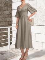 A-Linien-Kleid aus Chiffon mit V-Ausschnitt und Teelänge für die Mutter der Braut mit Falten