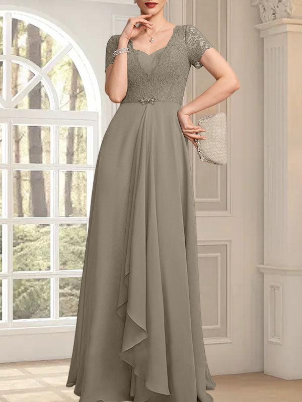 A-Linien-Kleid mit herzförmigem Herzausschnitt, bodenlang, aus Chiffon und Spitze, mit Perlenstickerei und Kaskadenrüschen – ideal für die Mutter der Braut
