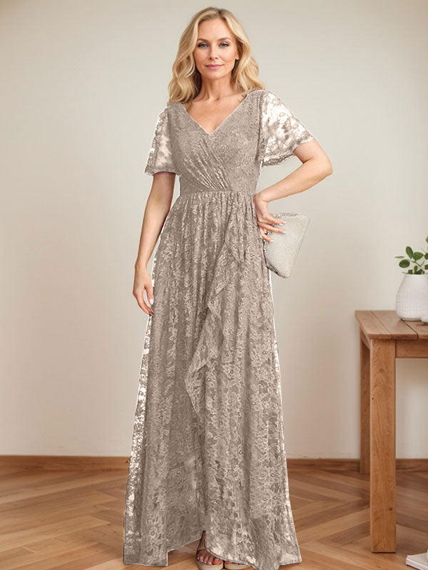 A-Linien-Kleid mit V-Ausschnitt, asymmetrischem Spitzenbesatz und Kaskadenrüschen für die Mutter der Braut 