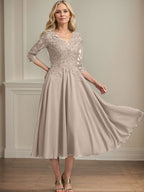 A-Linien-Kleid aus Chiffonspitze mit V-Ausschnitt, Teelänge, Perlen- und Paillettenstickerei für die Mutter der Braut 