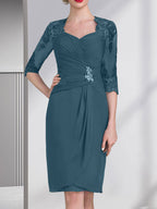 Etuikleid/Säulenkleid mit Herzausschnitt, knielang, aus Chiffon für die Mutter der Braut mit Perlenapplikationen, Spitze, Pailletten und Falten