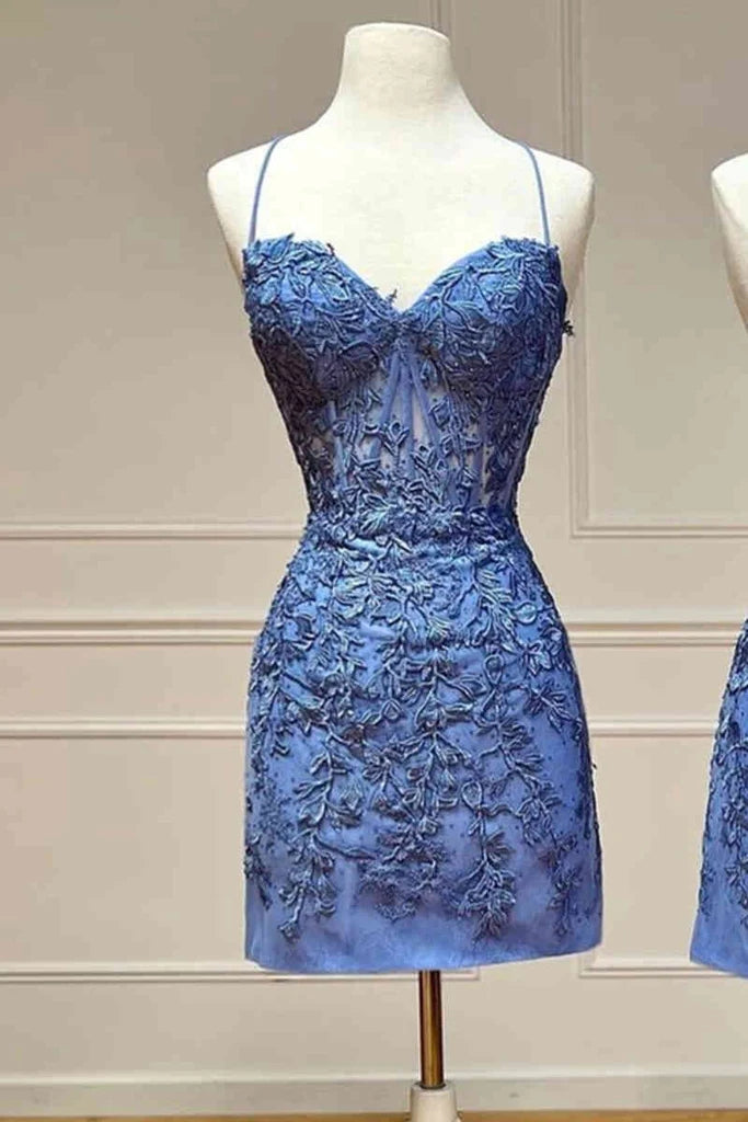 Vestido de fiesta ajustado con apliques y espalda anudada