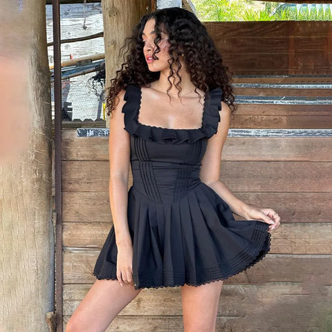 Vestido de vacaciones negro con volantes en forma de A