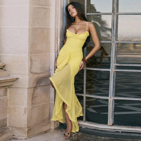 Vestido de vacaciones con volantes de malla elástica