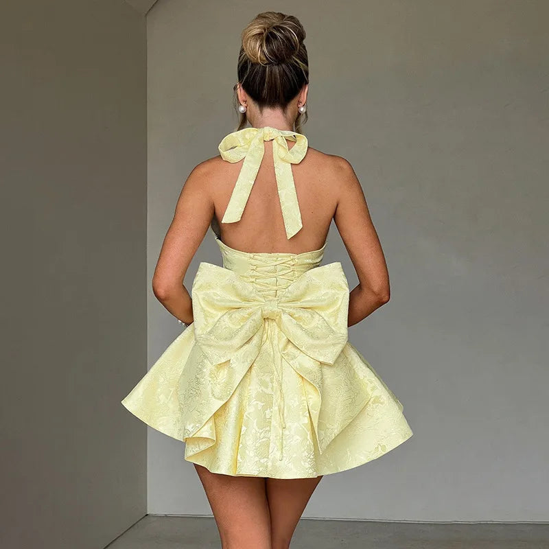 Vestido de vacaciones cruzado con lazo en la cintura de Jacquard