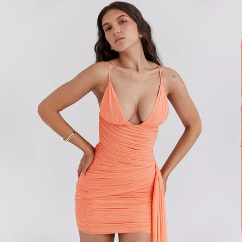 Vestido de vacaciones ajustado y plisado con cinta