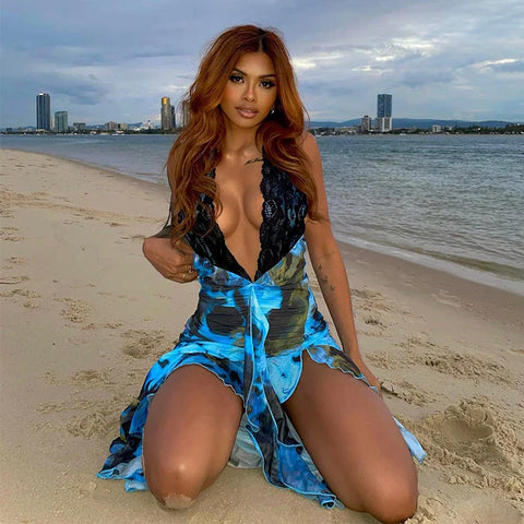 Vestido de vacaciones con cuello halter y retazos de encaje