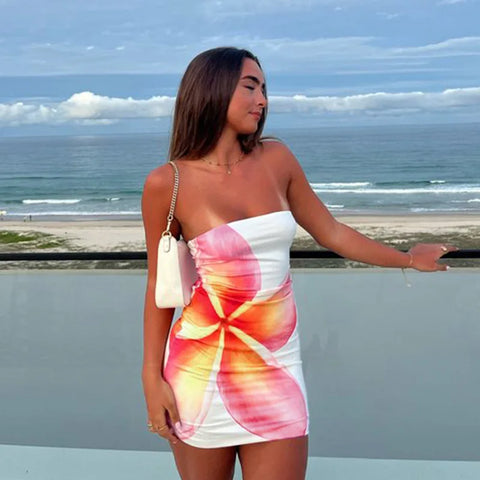 Vestido mini de vacaciones ajustado, sin tirantes y estampado