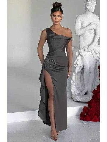 Vestido maxi vacacional asimétrico con volantes